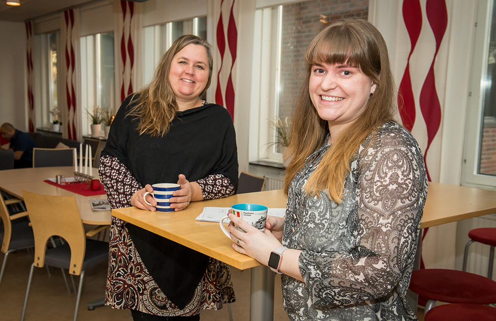 Camilla Heiskanen och Anna Lagervall, lärare på Vifolkaskolan i Mjölby. Foto: Malin Wahlin